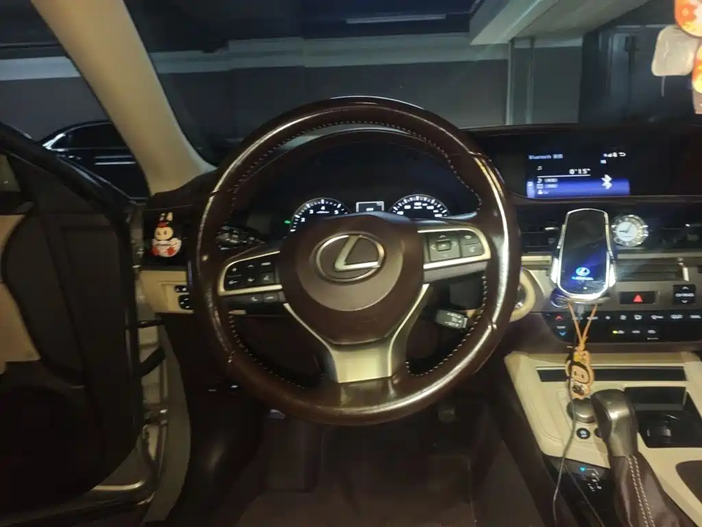 Lexus ES 2015