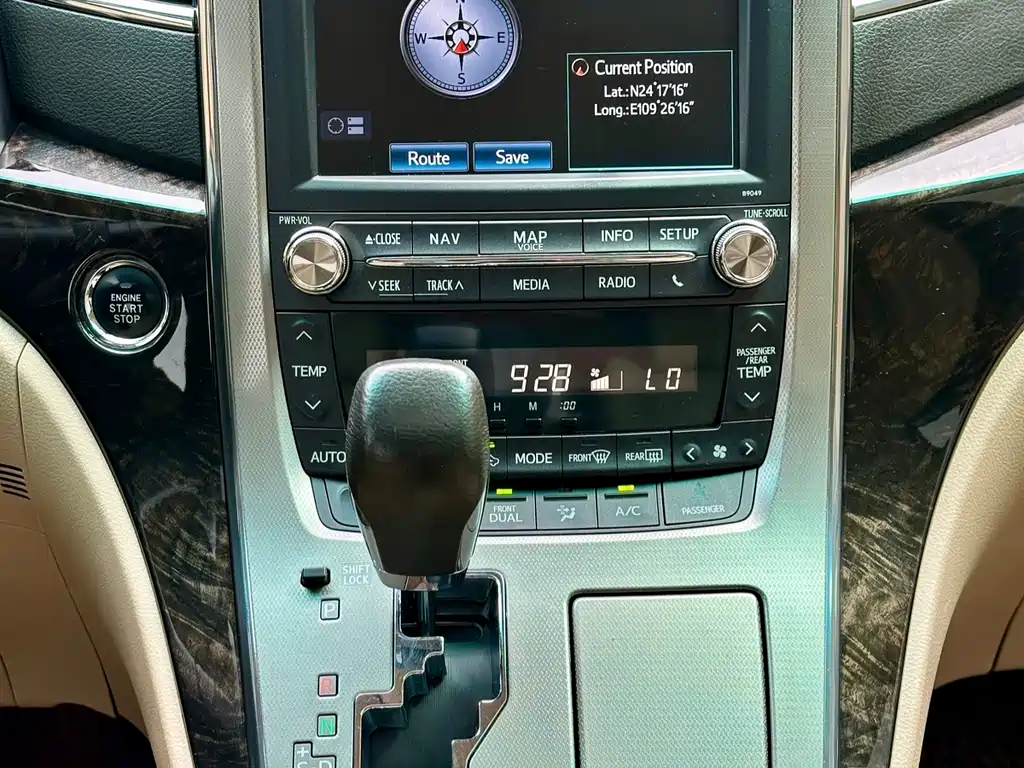 Toyota Alphard 2014 — фото 16