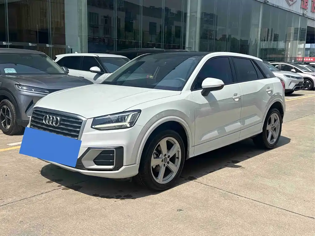 Audi Q2L 2020 — фото 1