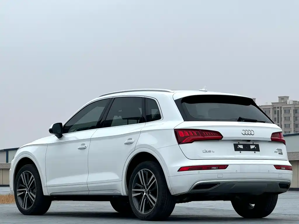 Audi Q5L 2021 — фото 12