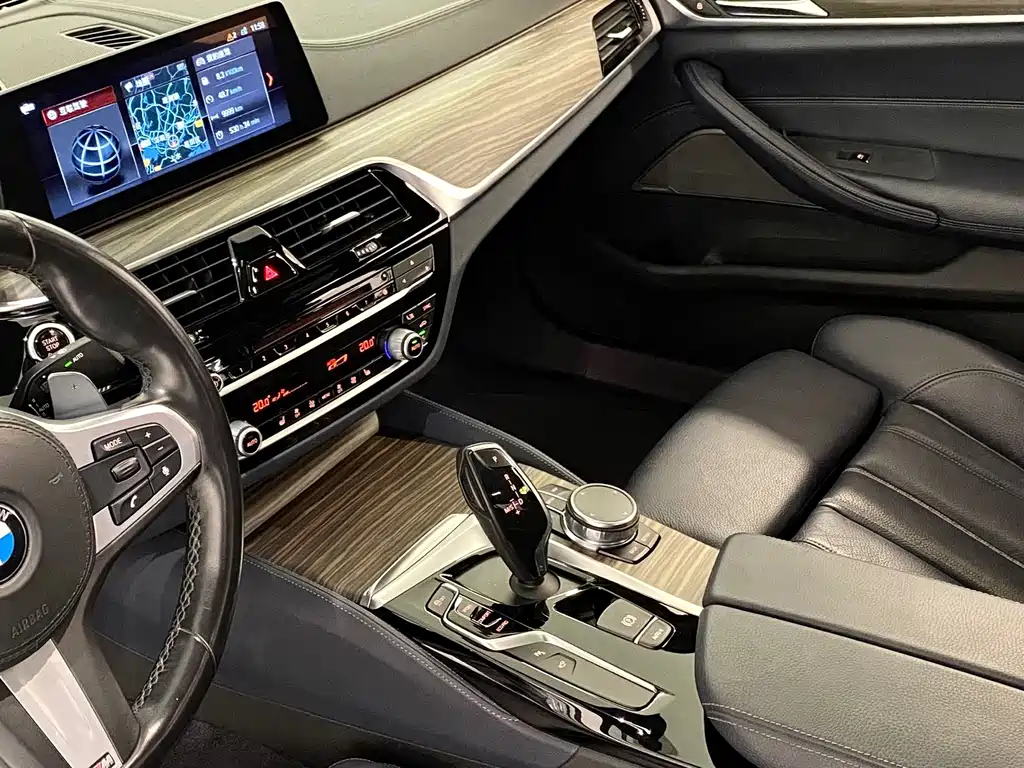 BMW 5 Series 2018 — фото 14