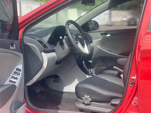 Hyundai Accent 2013