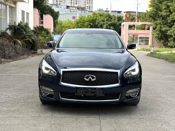 Infiniti Q70 2017