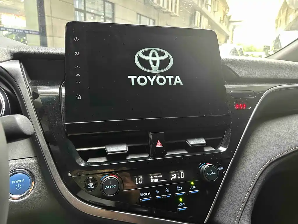 Toyota Camry 2022 — фото 16