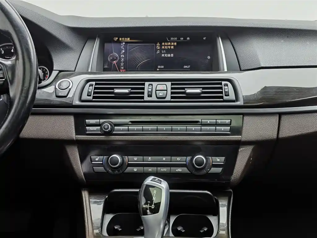 BMW 5 Series 2016 — фото 12