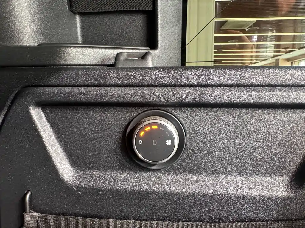Land Rover Defender 2022 — фото 23