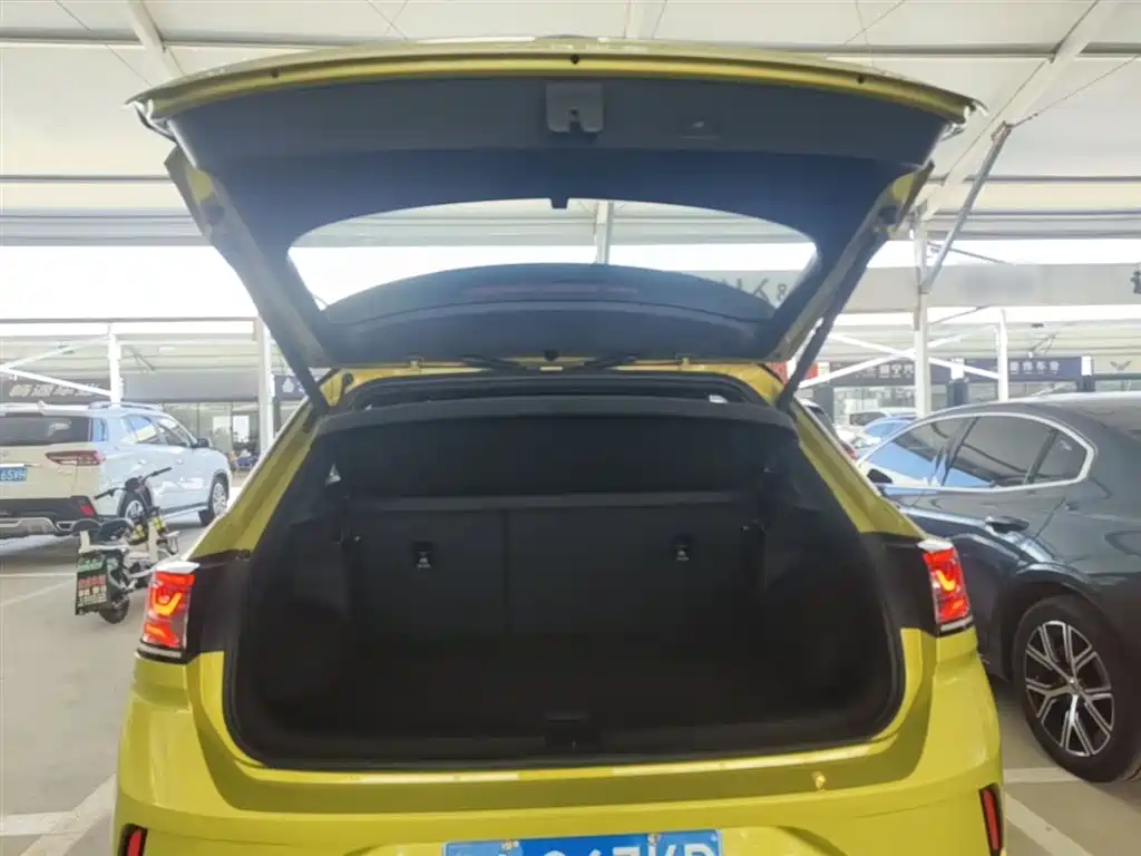 Volkswagen T-Roc 2023 — фото 19