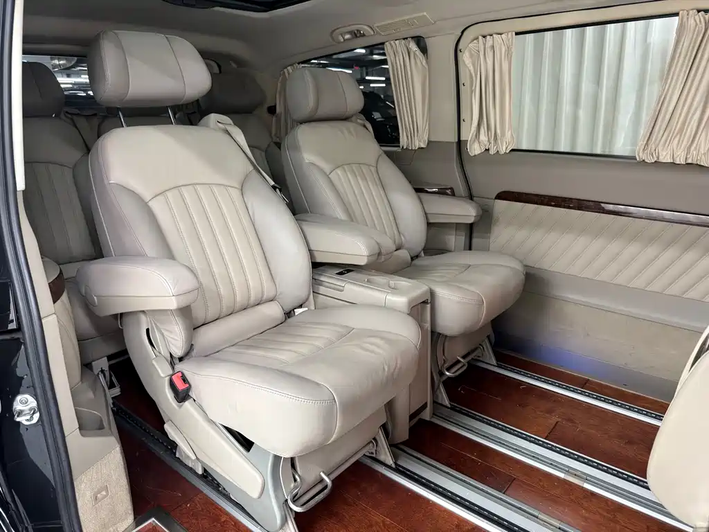 Mercedes-Benz Viano 2015 — фото 17
