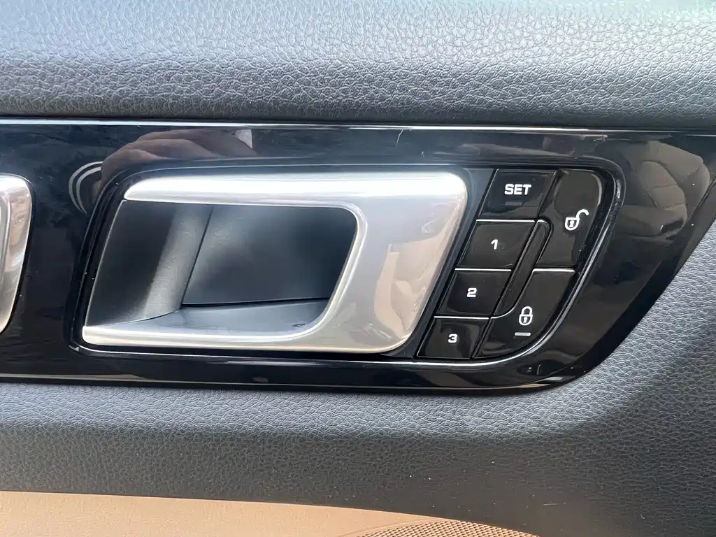 Porsche Cayenne 2019 — фото 19