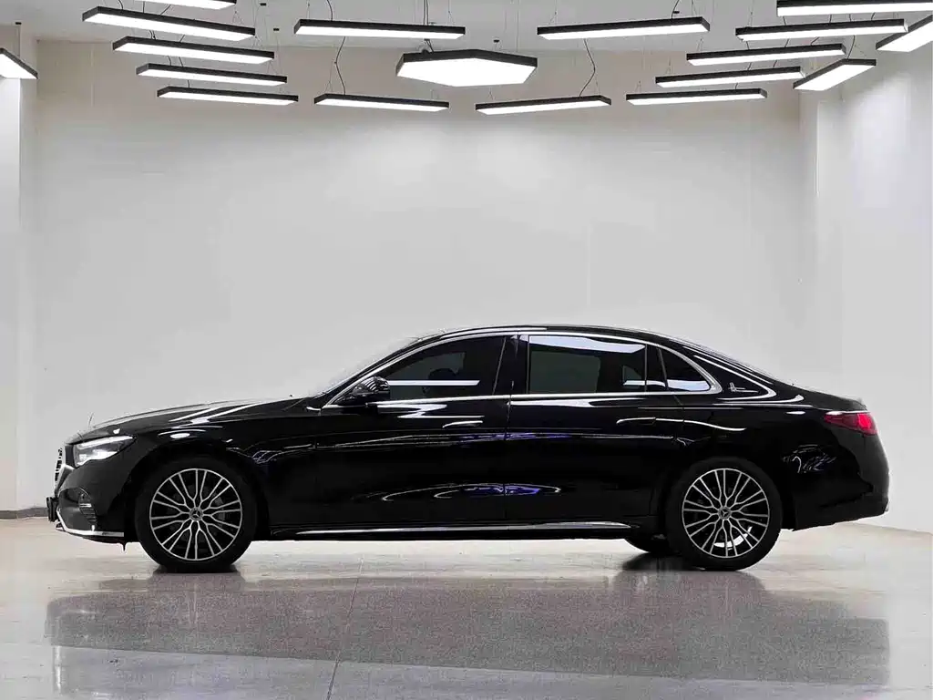 Mercedes-Benz E-Class 2025 — фото 30