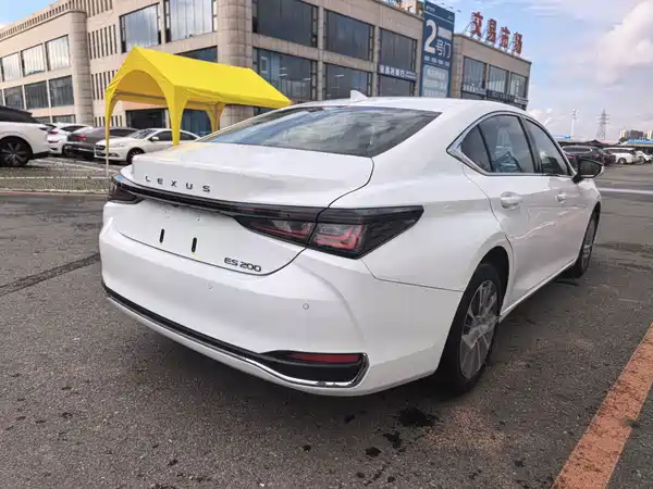 Lexus ES 2026