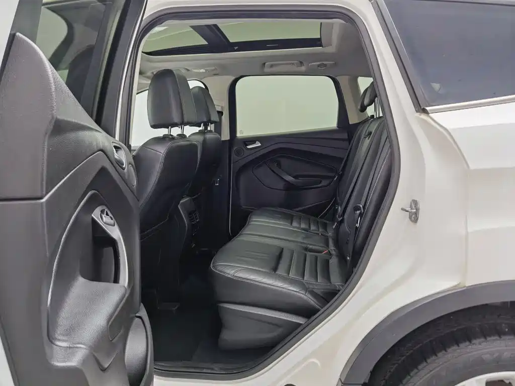 Ford Kuga 2015 — фото 15