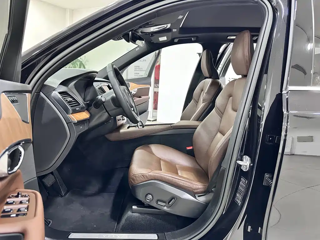 Volvo XC90 2023 — фото 18