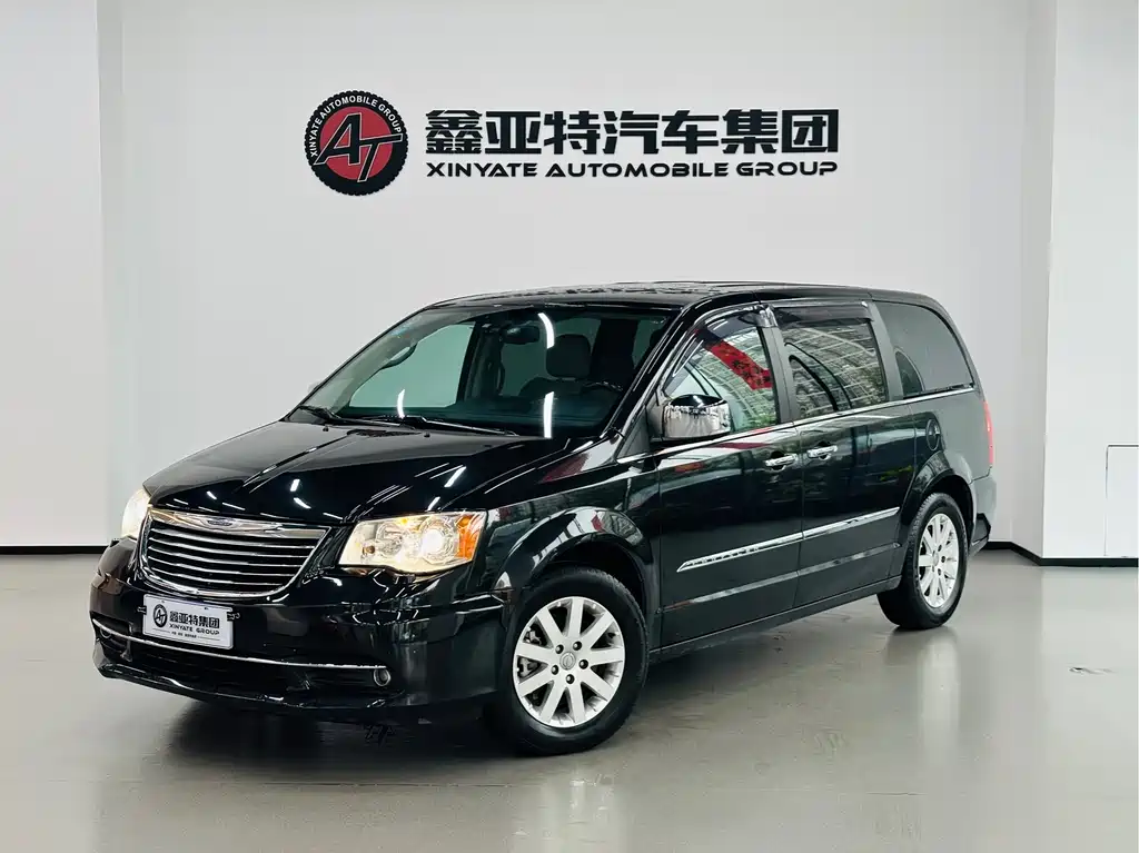 Chrysler Grand Voyager 2014 — фото 2