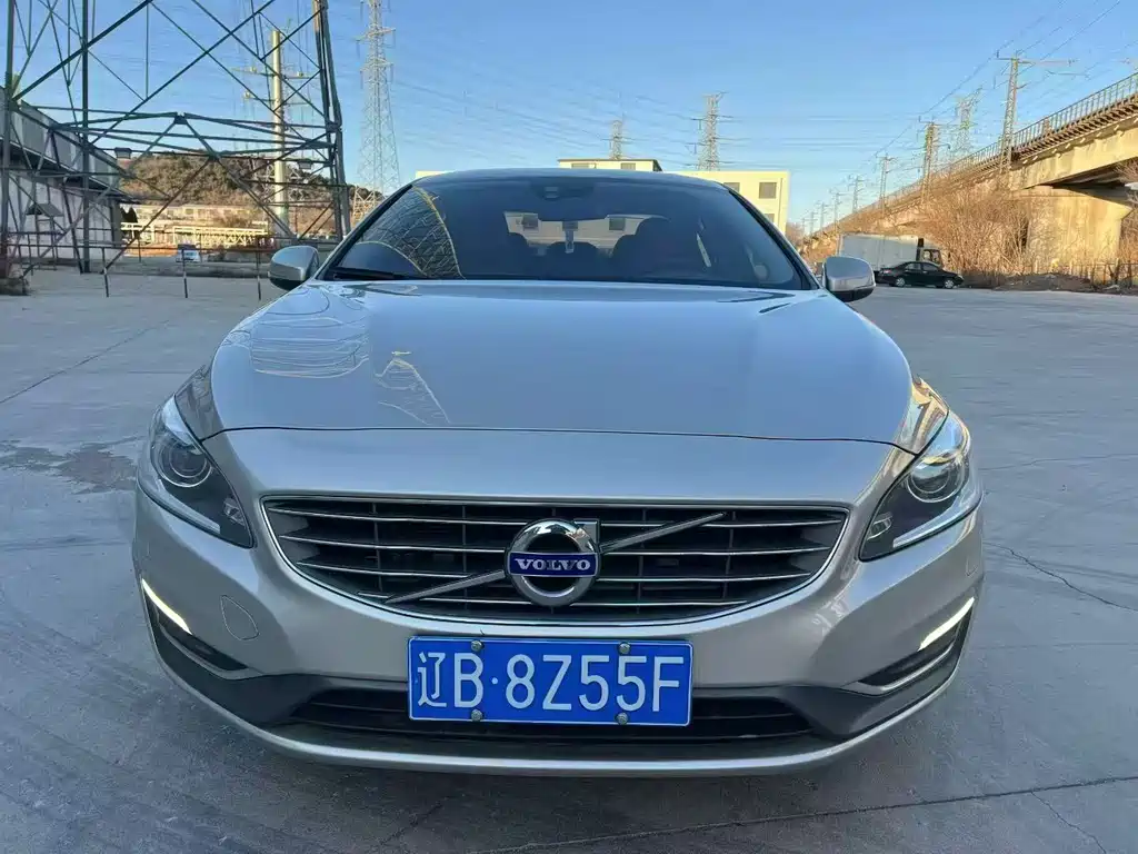 Volvo S60 2017 — фото 2