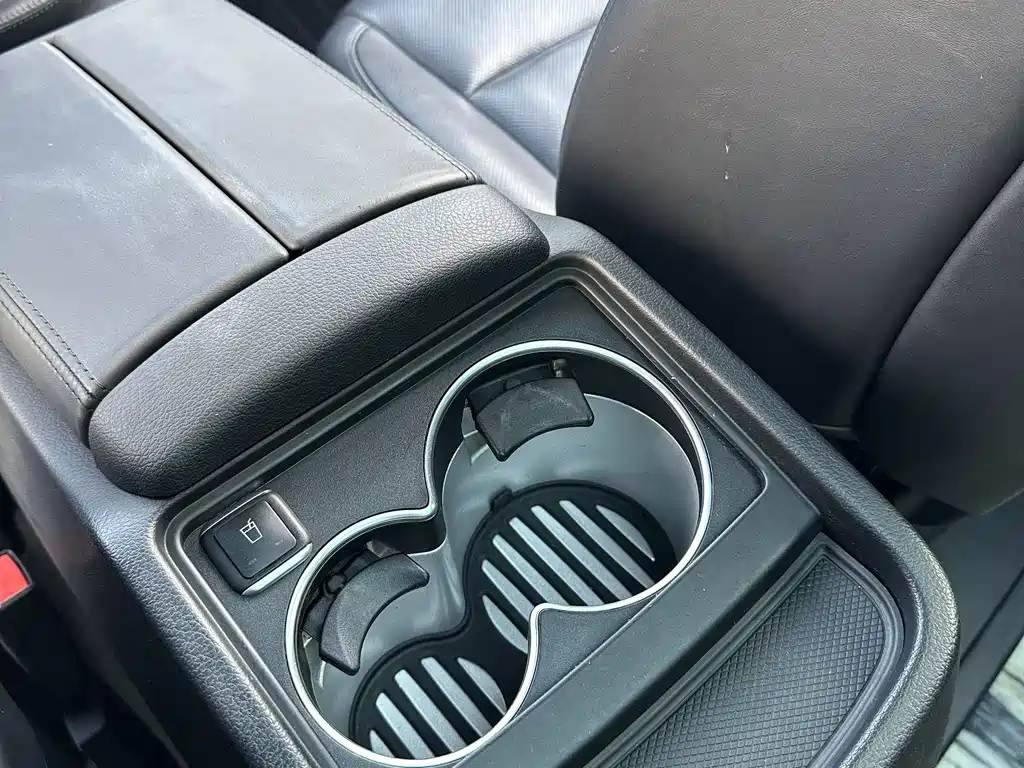 Mercedes-Benz V-Class 2019 — фото 17
