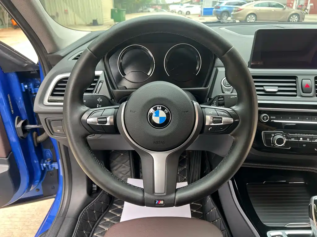 BMW 1 Series 2020 — фото 9