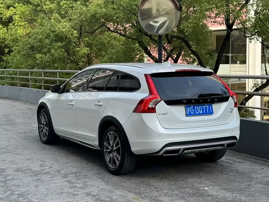 Volvo V60 2016 — фото 3