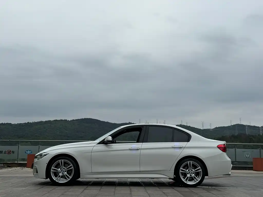 BMW 3 Series 2019 — фото 10