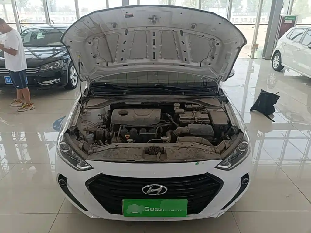 Hyundai Elantra 2018 — фото 20
