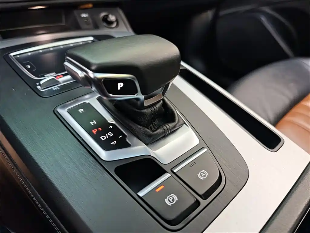 Audi Q5L 2020 — фото 14