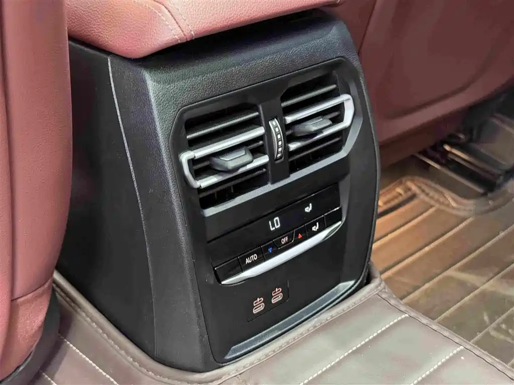 BMW 3 Series 2024 — фото 17