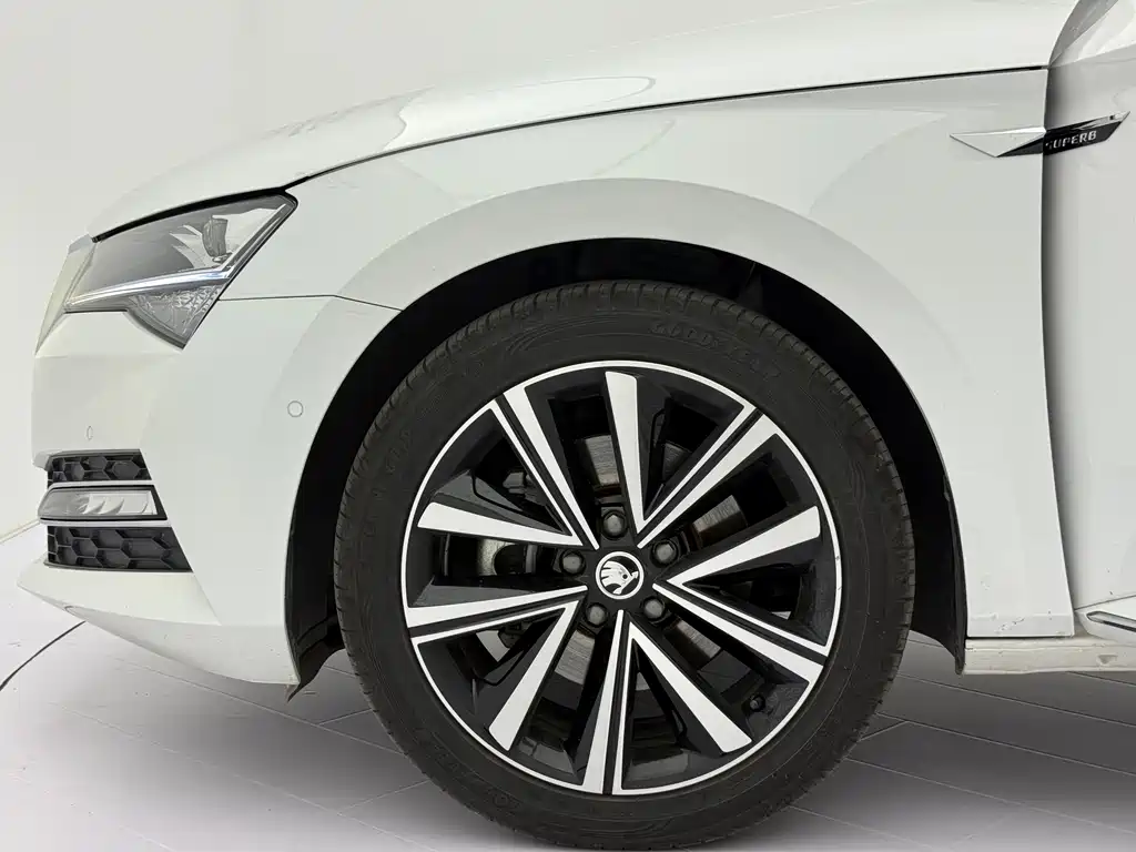 Skoda Superb 2023 — фото 21