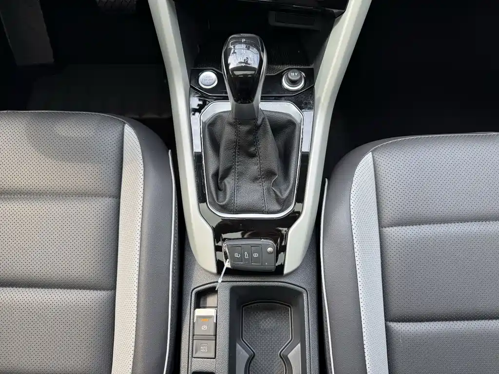 Volkswagen T-Roc 2023 — фото 20