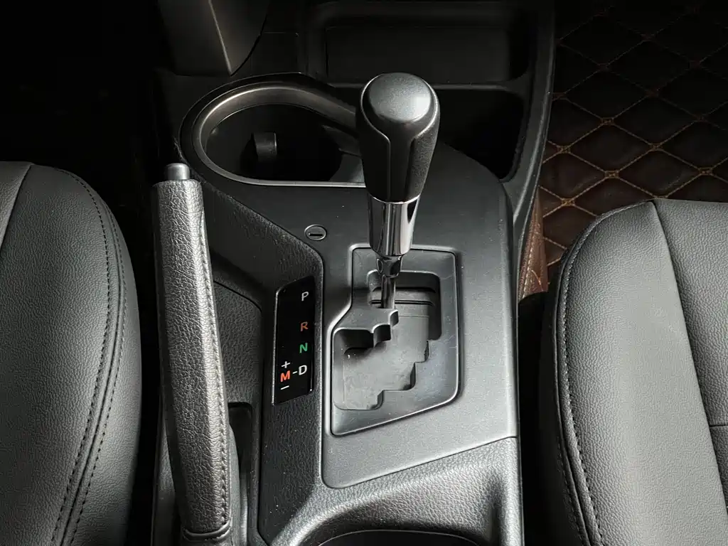 Toyota RAV4 2018 — фото 13