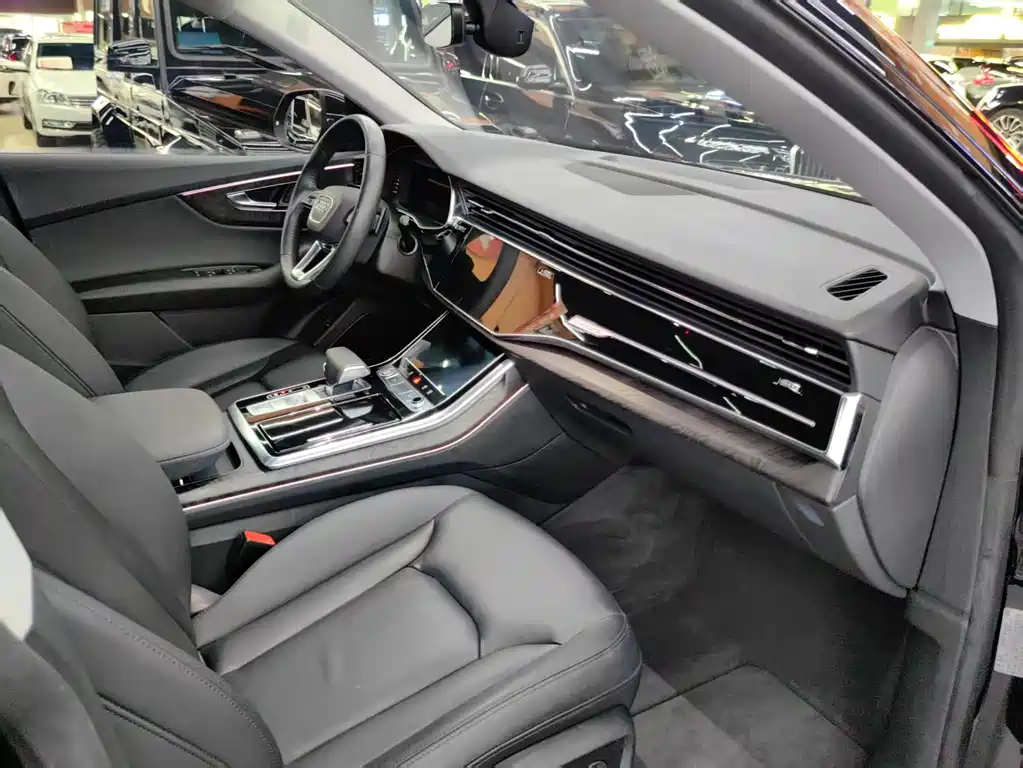 Audi Q8 2020 — фото 4