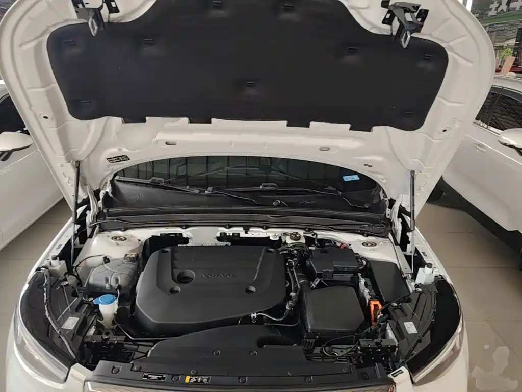 Volvo XC40 2023 — фото 20