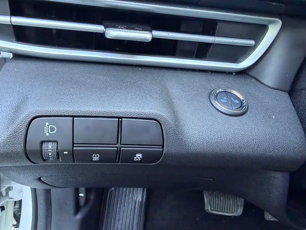 Hyundai Elantra 2023 — фото 15