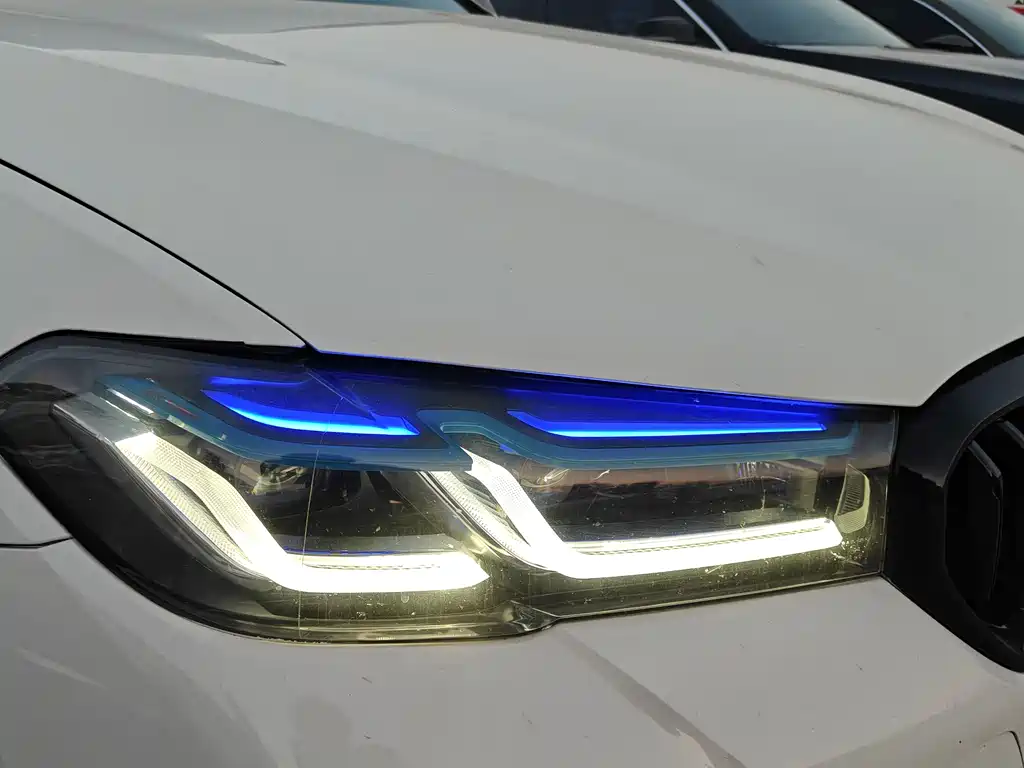 BMW 5 Series 2015 — фото 11