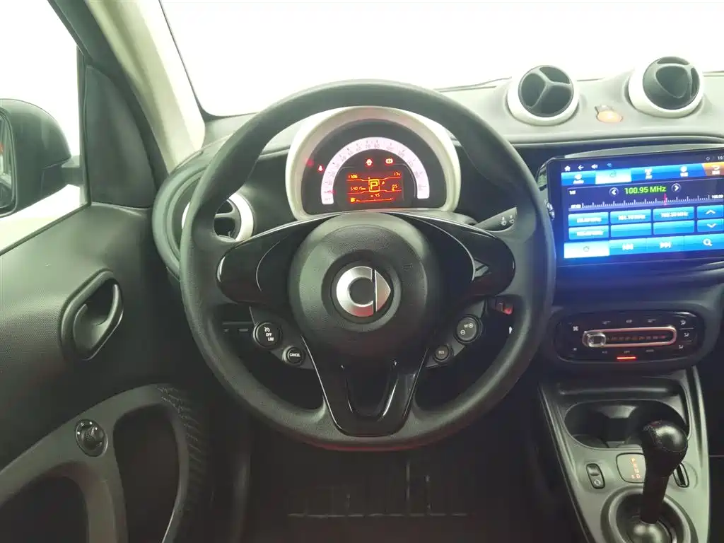 smart Fortwo 2018 — фото 11