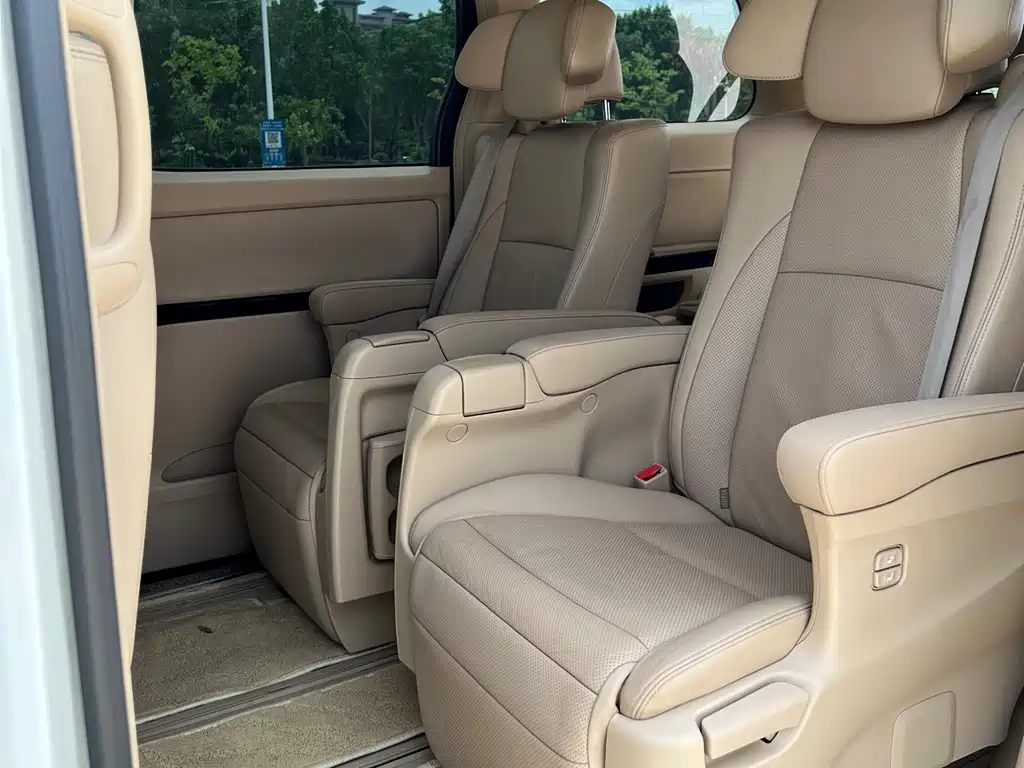 Toyota Alphard 2013 — фото 17
