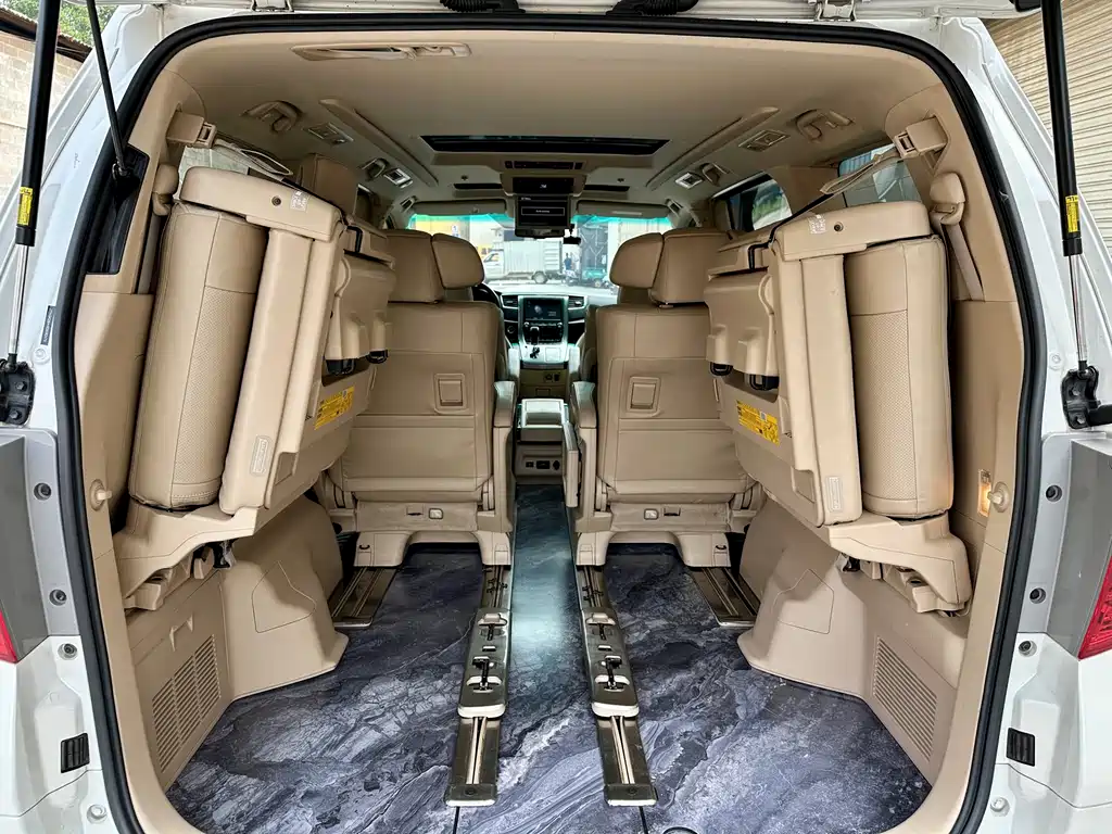 Toyota Alphard 2014 — фото 17