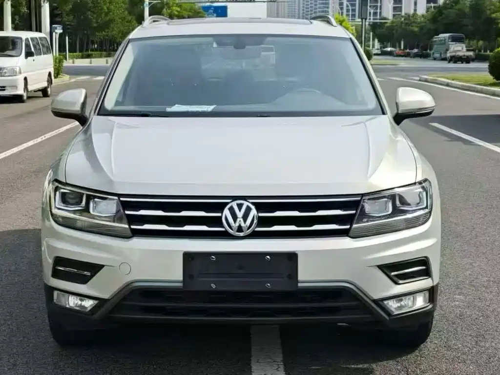 Volkswagen Tiguan L 2019 — фото 2