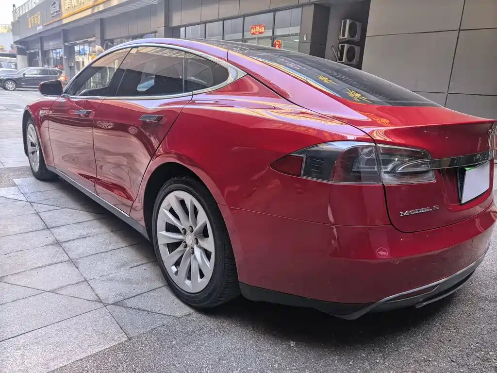 Tesla Model S 2016 — фото 11