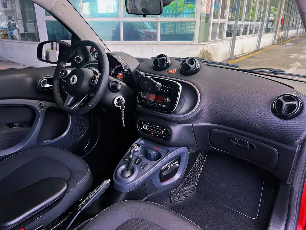 smart Fortwo 2018 — фото 9