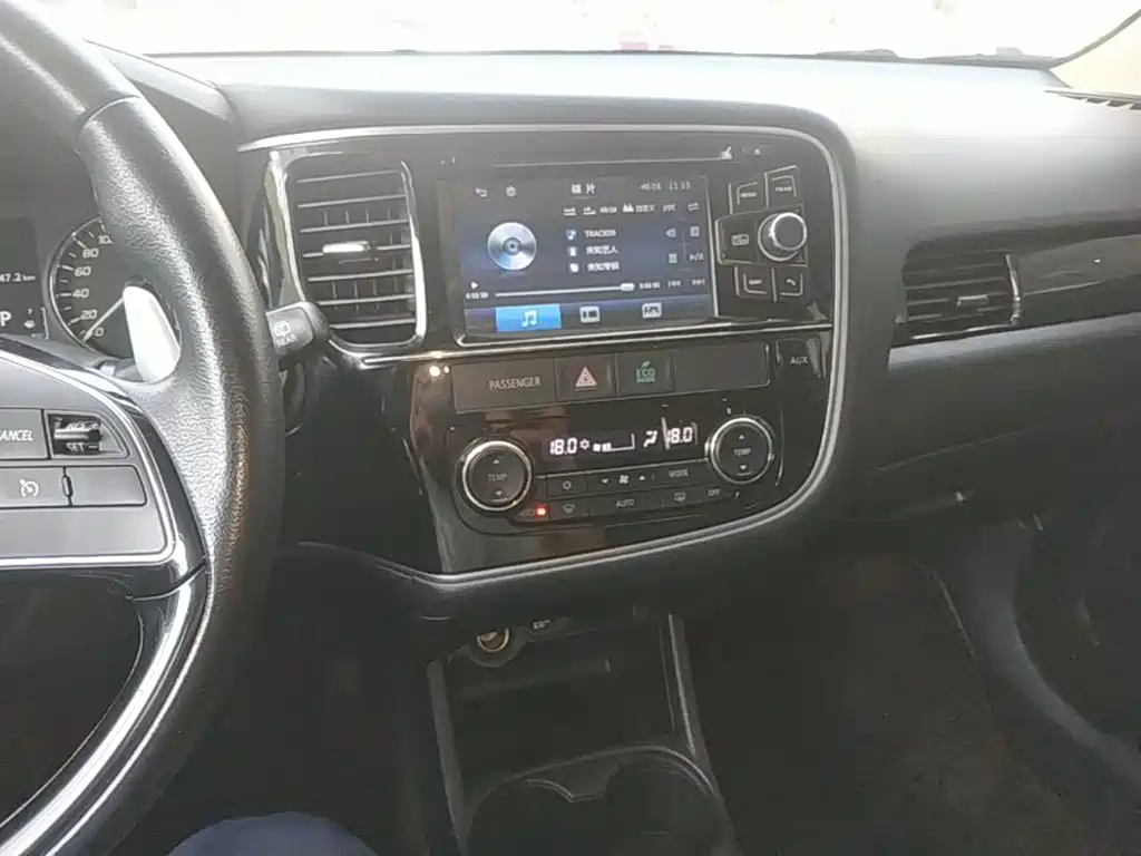 Mitsubishi Outlander 2016 — фото 13