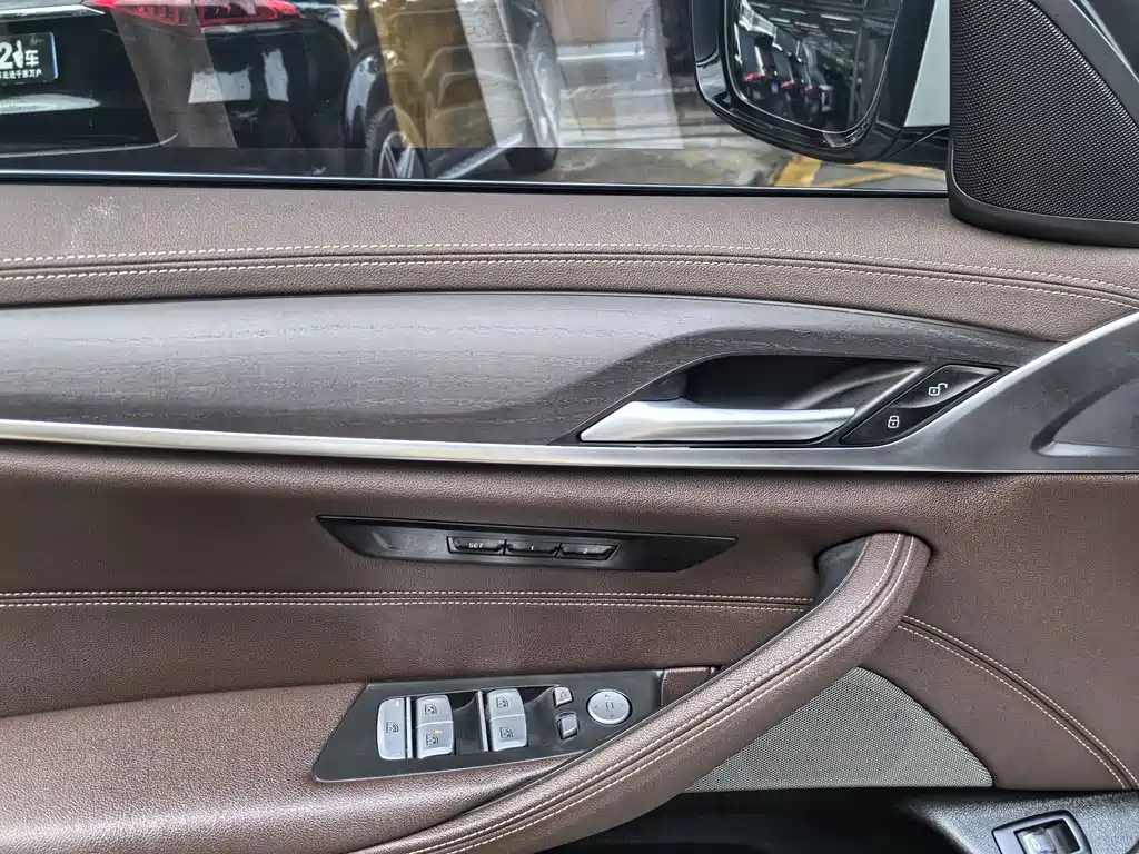 BMW 5 Series 2021 — фото 13