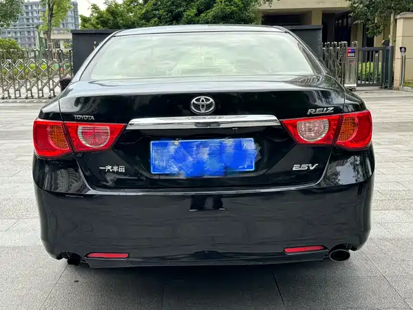 Toyota Reiz 2010