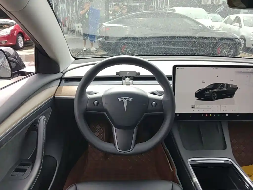 Tesla Model 3 2023 — фото 11