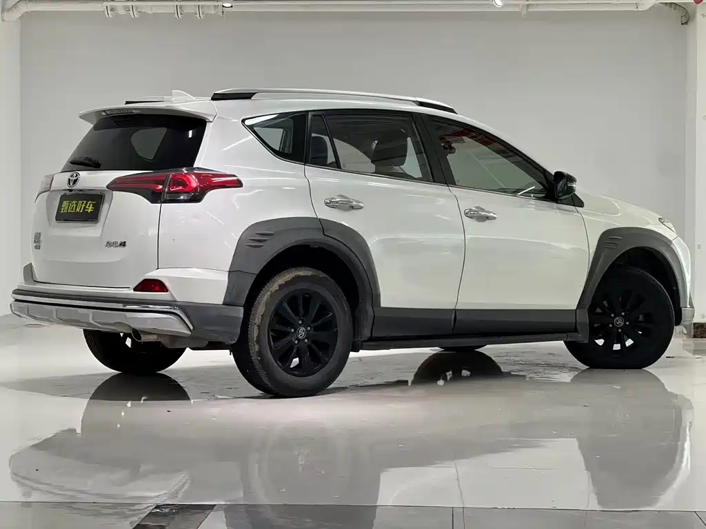 Toyota RAV4 2019 — фото 5