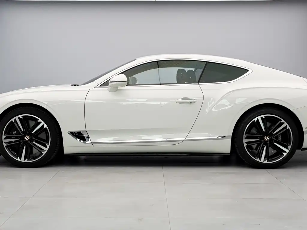 Bentley Continental 2020 — фото 20