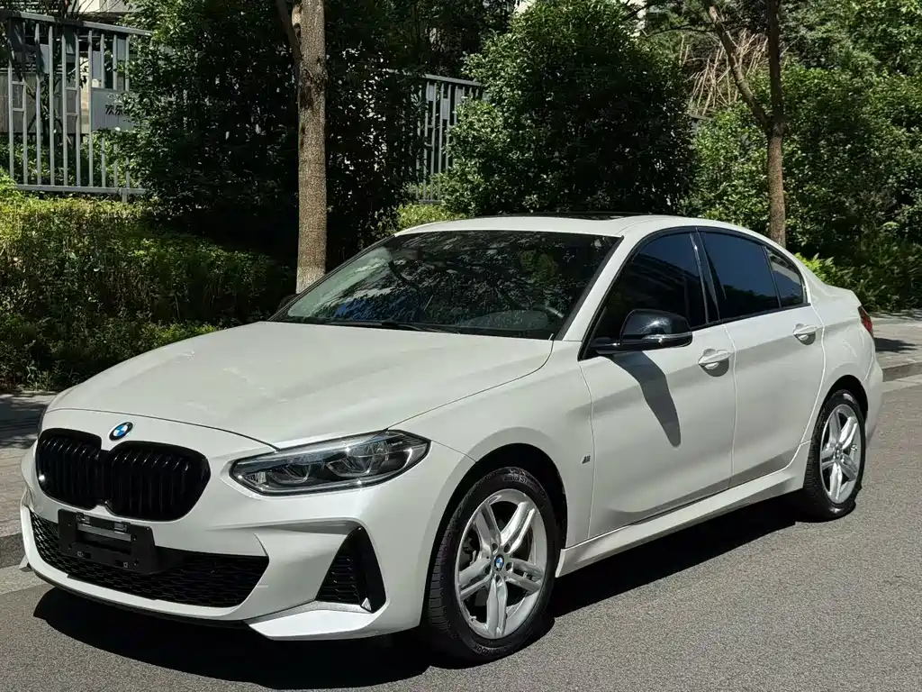 BMW 1 Series 2019 — фото 1