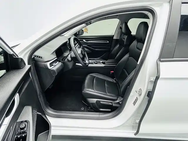 Geely Emgrand 2025 — фото 14
