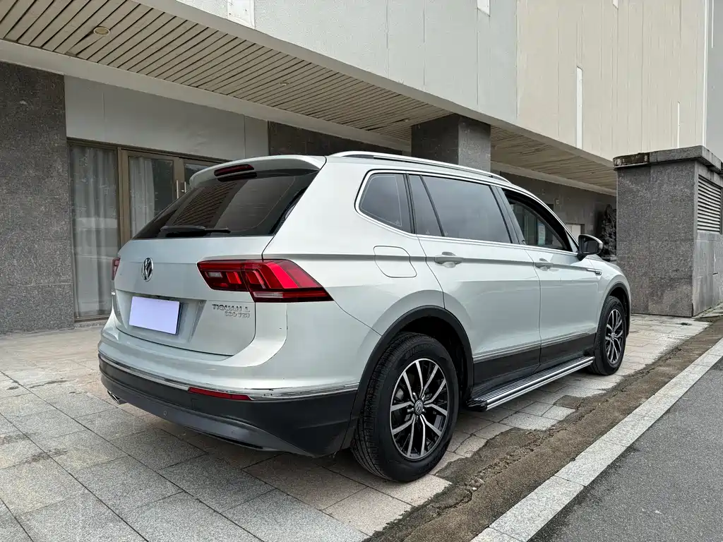 Volkswagen Tiguan L 2018 — фото 8