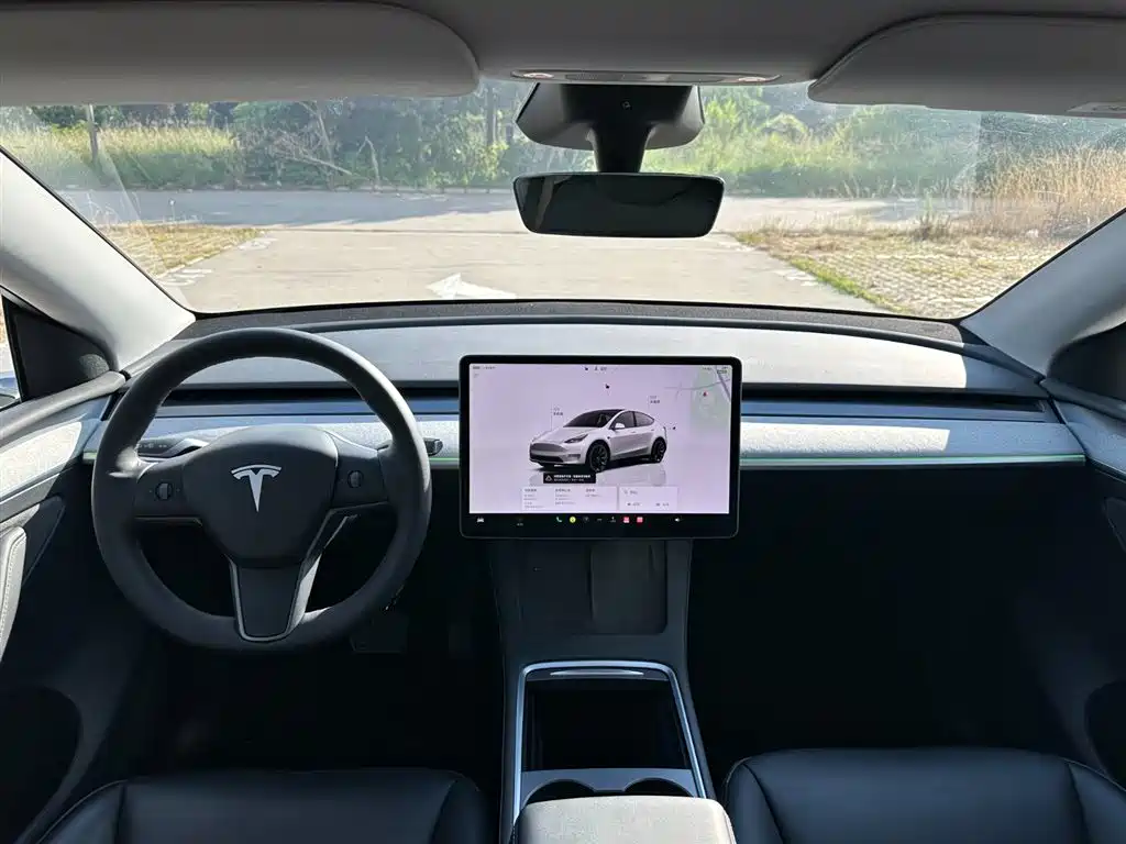 Tesla Model Y 2024 — фото 11