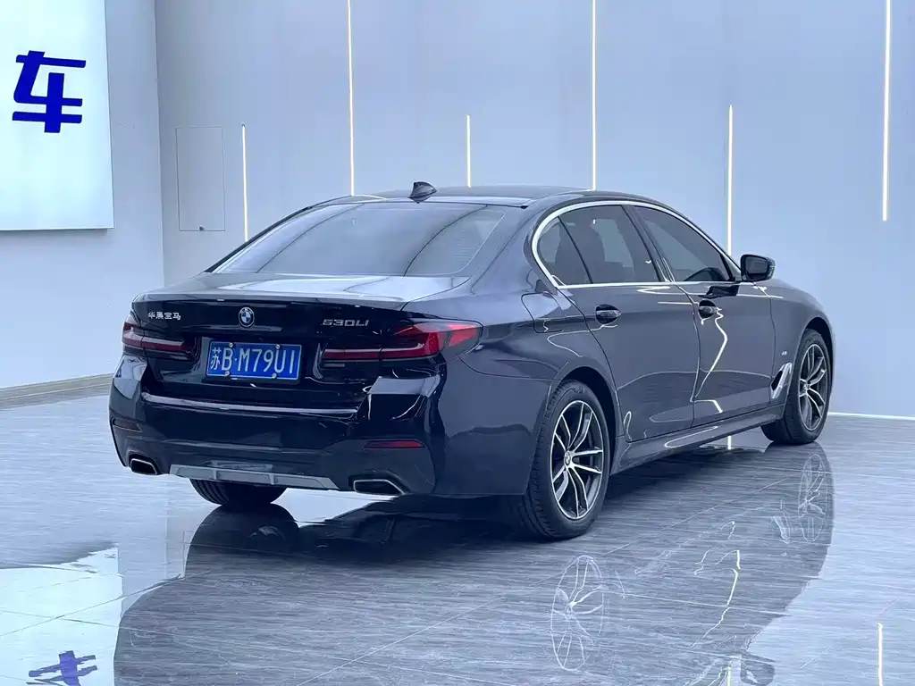 BMW 5 Series 2022 — фото 13